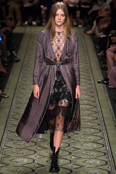 Look 57